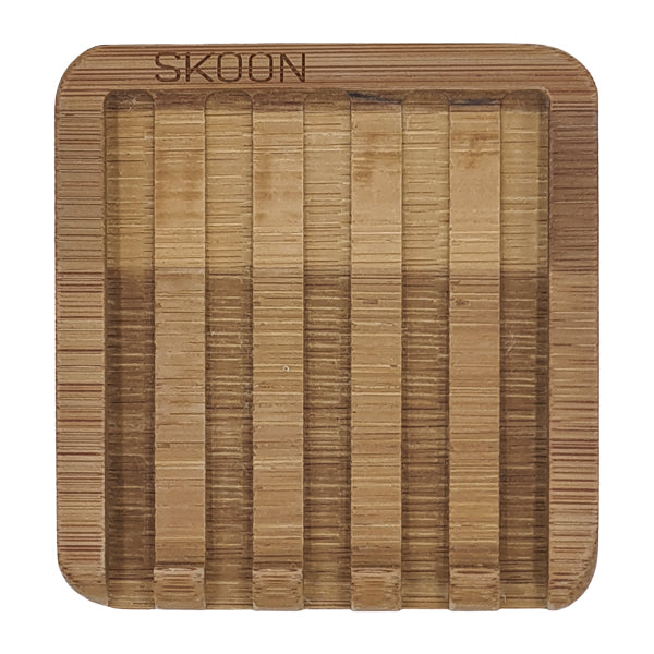 Bewaar je bars stijlvol met de bruine SKOON. Bamboo Solid Bar Houder. Duurzaam, natuurlijk en verlengt de levensduur van je bars. Shop bij Haircare Pro.